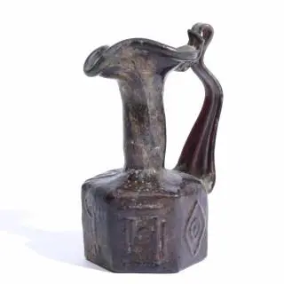A rare Roman hexagonal aubergine collored glass jug, Eastern Mediterranean, ca. 5th-6th century CE – kavel bij Veilinggebouw De Zwaan, Amsterdam