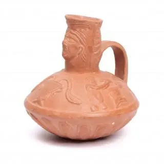 North Africa, Tunis, a terra chiarra wine pouring vessel, lagynos, ca. 3nd-4th century CE – kavel bij Veilinggebouw De Zwaan, Amsterdam