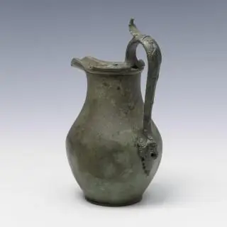A Roman thick bronze ewer, olpe, 1st century CE – kavel bij Veilinggebouw De Zwaan, Amsterdam