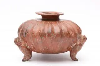 Mexico, Colima, a fine red terracotta ritual bowl on three legs, ca. 300 BCE - 400 CE – kavel bij Veilinggebouw De Zwaan, Amsterdam