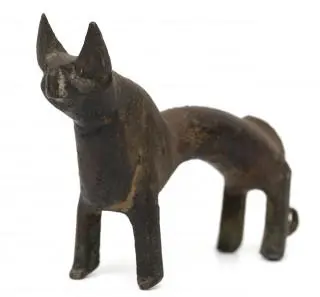 Near Eastern, a fine bronze Islamic statue of a feline figure, ca. 800-1300 CE – kavel bij Veilinggebouw De Zwaan, Amsterdam