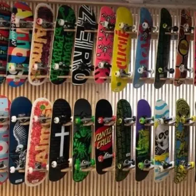 Faillissement: Distributing Smiles: Skateboards – veiling bij Hammertime