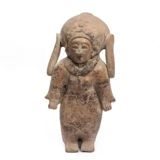 Ecuador, Jama-Coaque, 300 BCE - 800 CE, a standing priestes figure – kavel bij Veilinggebouw De Zwaan, Amsterdam