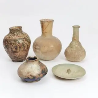 Persia, a turkois earthenware dish, a small vessel, ca. 14th - 16th century CE – kavel bij Veilinggebouw De Zwaan, Amsterdam