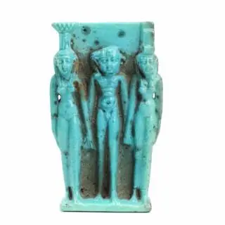 Egypt, a blue faience triade amulet of Isis-Horus-Nephtys, 664-525 BCE – kavel bij Veilinggebouw De Zwaan, Amsterdam