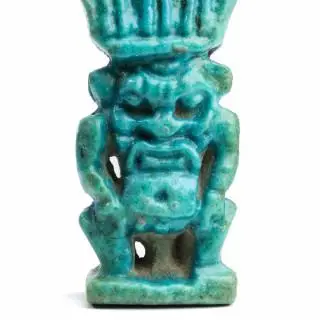 Egypt, a blue faiance janus Bes amulet, Late Period – kavel bij Veilinggebouw De Zwaan, Amsterdam