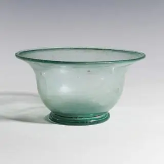 A green-blue translucent glass cuppa, Roman Period, ca. 2nd-3rd century – kavel bij Veilinggebouw De Zwaan, Amsterdam
