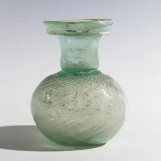 A green glass Roman sprinkler flask, ca. 3rd-4th century CE – kavel bij Veilinggebouw De Zwaan, Amsterdam