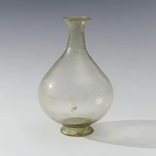 A translucent grey-light green glass flask, ca. 3rd-4th century CE – kavel bij Veilinggebouw De Zwaan, Amsterdam