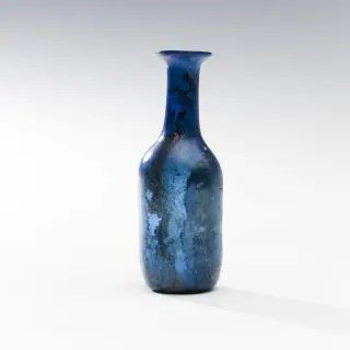 A fine Roman dark blue small glass dbottle, ca. 1st - 3rd century CE – kavel bij Veilinggebouw De Zwaan, Amsterdam