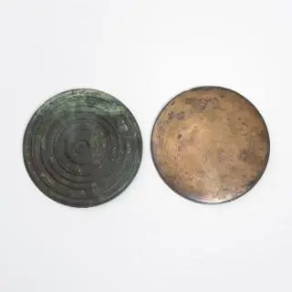 A fine bronze Roman mirror in two parts, ca. 1st-2nd century CE – kavel bij Veilinggebouw De Zwaan, Amsterdam