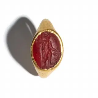 A fine Roman gold intaglio ring set with a carnelian gem, ca. 1st - 2nd CE – kavel bij Veilinggebouw De Zwaan, Amsterdam