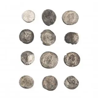 A collection of twelve various Roman metal coins, ca. 1st - 4th century CE – kavel bij Veilinggebouw De Zwaan, Amsterdam