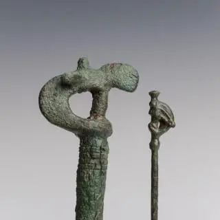 Syria-Persia, two bronze cloting pins, ca. 1000-800 BCE – kavel bij Veilinggebouw De Zwaan, Amsterdam