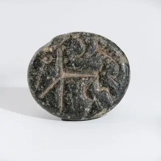 A Syrian black stone Mesopotamian seal-stamp, ca. 2000 BCE – kavel bij Veilinggebouw De Zwaan, Amsterdam