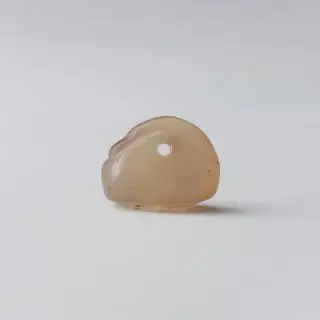 Neo-Babylonian, a chalcedon stone pendant seal, ca. 1st Mill BCE – kavel bij Veilinggebouw De Zwaan, Amsterdam