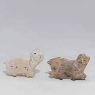 Two stone amulets, Djemdet Nasr period, ca. 3000 BCE – kavel bij Veilinggebouw De Zwaan, Amsterdam