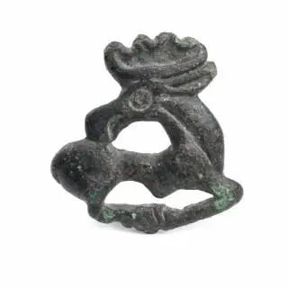 A bronze fibula, possibly Persian, Luristan, 8th century BCE – kavel bij Veilinggebouw De Zwaan, Amsterdam