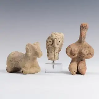 Syria, a terracotta seated female idol, Tel Halaf, ca. 6th - 5th Mill BCE, a animal figurine and a Hittites earthenware head of an idol, ca. 2nd Mi… – kavel bij Veilinggebouw De Zw