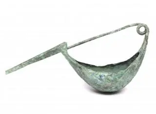 A large bronze fibula, Villanova, ca. 7th century BCE – kavel bij Veilinggebouw De Zwaan, Amsterdam