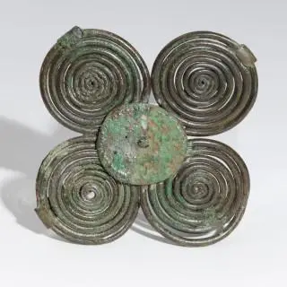 A Villanovan fibula, ca. 900 - 700 BCE – kavel bij Veilinggebouw De Zwaan, Amsterdam