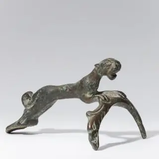 A Roman bronze handle in the shape of a leaping panther, ca. 1st century CE – kavel bij Veilinggebouw De Zwaan, Amsterdam