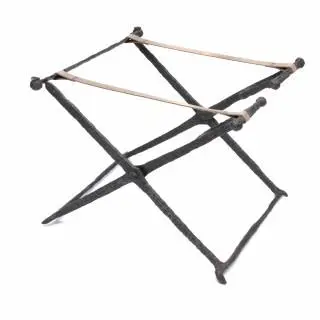 A Roman military folding chair, 2nd century CE – kavel bij Veilinggebouw De Zwaan, Amsterdam