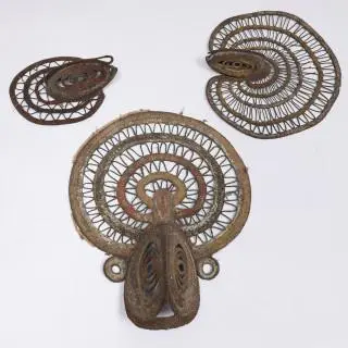 P.N. Guinea, Abelam, three coiled plant fiber yam masks – kavel bij Veilinggebouw De Zwaan, Amsterdam
