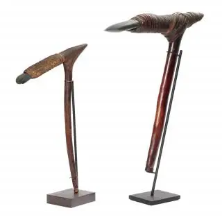 Papua, Highlands, Dani, adze, green stone blade, fine rattan lashing; herewith a Wosera, adze – kavel bij Veilinggebouw De Zwaan, Amsterdam