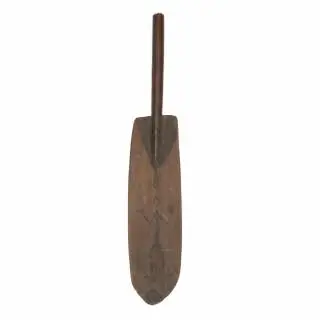 Solomon Islands, lower part of a paddle, the blade decorated with a standing anthropomorphic figure, details in black – kavel bij Veilinggebouw De Zwaan, Amsterdam