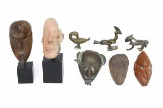 A collection of various African objects – kavel bij Veilinggebouw De Zwaan, Amsterdam