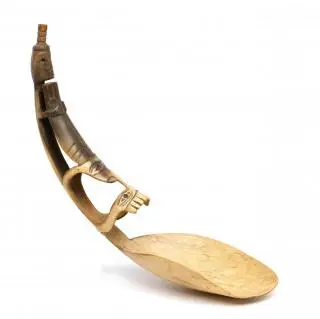 Northwest America, Haida or Tlingit, a ceremonial horn spoon – kavel bij Veilinggebouw De Zwaan, Amsterdam