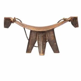 South Sudan, Dinka, tripod neckrest – kavel bij Veilinggebouw De Zwaan, Amsterdam
