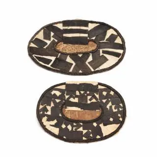 D.R. Congo, Mangbetu, two women's buttock covers, negbe – kavel bij Veilinggebouw De Zwaan, Amsterdam
