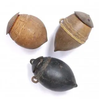 Indonesia, Mentawai Islands, three lidded coconut tabacco containers – kavel bij Veilinggebouw De Zwaan, Amsterdam