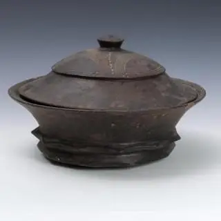 Ghana, Akan, a black terracotta lidded bowl – kavel bij Veilinggebouw De Zwaan, Amsterdam