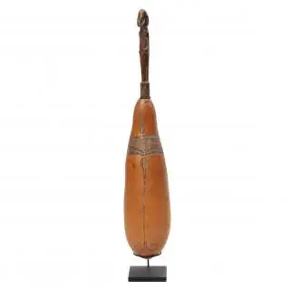 Papua, Lake Sentani, gourd lime container with wooden spatula – kavel bij Veilinggebouw De Zwaan, Amsterdam