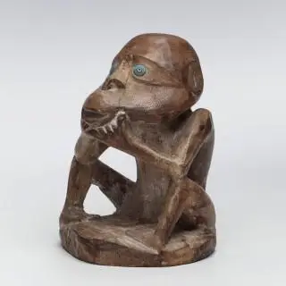 Kalimantan, Dayak, sculpture of a seated monkey figure – kavel bij Veilinggebouw De Zwaan, Amsterdam