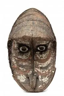 P.N. Guinea, Sepik, a coiled plant fiber gable mask – kavel bij Veilinggebouw De Zwaan, Amsterdam