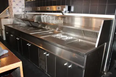 Cafetaria bakwand HEGRO Tornado voorzien van een bakplaat, au bain-marie en vijf baksecties met geintegreerde afzuiging en digitale bediening – kavel bij HNVI, Eindhoven