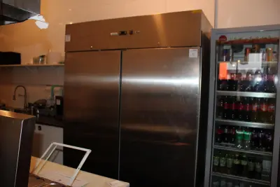 Tweedeurs RVS horeca koeling AFINOX 14 Artic. Afmeting 147 x 83 x 210 cm. Bouwjaar onbekend – kavel bij HNVI, Eindhoven
