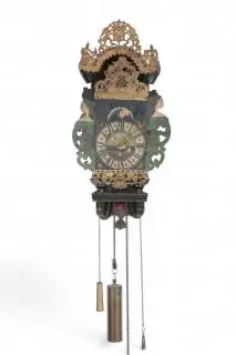 Holland, polychrome Frisian 'stoelklok', wall clock, 18th century – kavel bij Veilinggebouw De Zwaan, Amsterdam