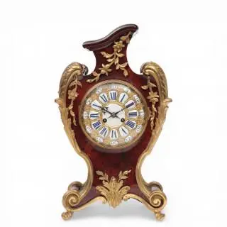 Frankrijk, mahoniehouten pendule met koperen ornamenten, Louis XV stijl, laat 19e eeuw – kavel bij Veilinggebouw De Zwaan, Amsterdam