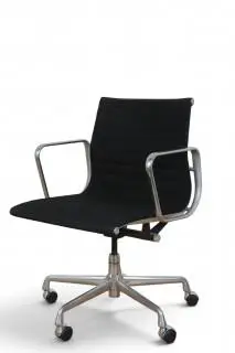 Charles & Ray Eames voor Herman Miller, USA, EA335/EA117 bureaustoel, ontwerp 1958 – kavel bij Veilinggebouw De Zwaan, Amsterdam