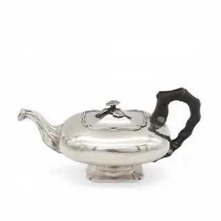 Gehamerde theepot, T. G. Bentveld, Biedermeier – kavel bij Veilinggebouw De Zwaan, Amsterdam