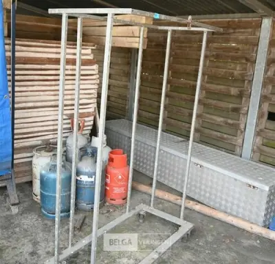 Laadkar voor stoelen – kavel bij Belga Veilingen