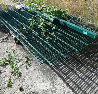 Draadpanelen + poort – kavel bij Belga Veilingen