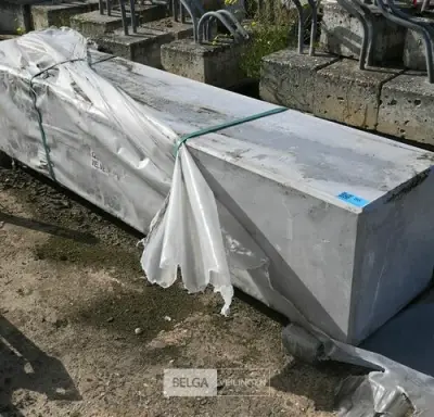 Betonnen zitbank – kavel bij Belga Veilingen