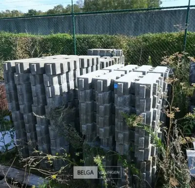 ± 150x Waterdoorlatende klinkers – kavel bij Belga Veilingen