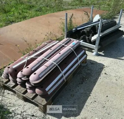 ± 15 Wegmarkeringen – kavel bij Belga Veilingen